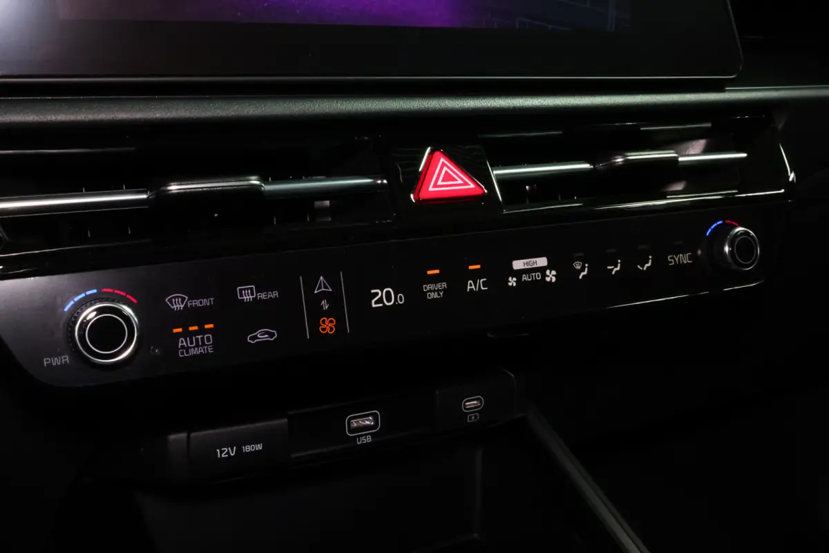 1.6 GDi Hybrid DynamicLine AVM NAVI LANE CAMERA PDC CLIMA DAB "23