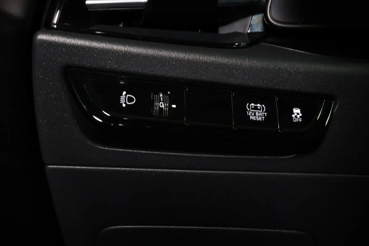 1.6 GDi Hybrid DynamicLine AVM NAVI LANE CAMERA PDC CLIMA DAB "23