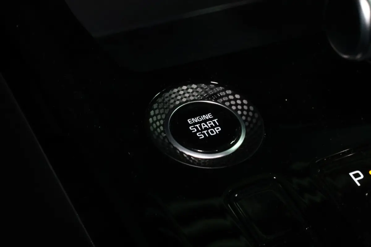 1.6 GDi Hybrid DynamicLine AVM NAVI LANE CAMERA PDC CLIMA DAB "23