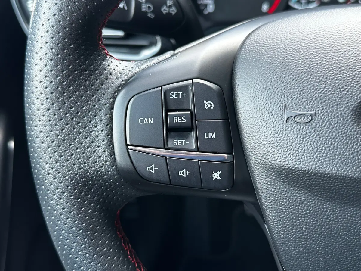 1.0 ST-Line | STUUR, STOEL EN VOORRUITVERWARMING| NAVIGATIE + APPLE CARPLAY/ANDROID AUTO| KEYLESS START| PARKEERSENSOREN| DAB| LED ACHTERLICHTEN|