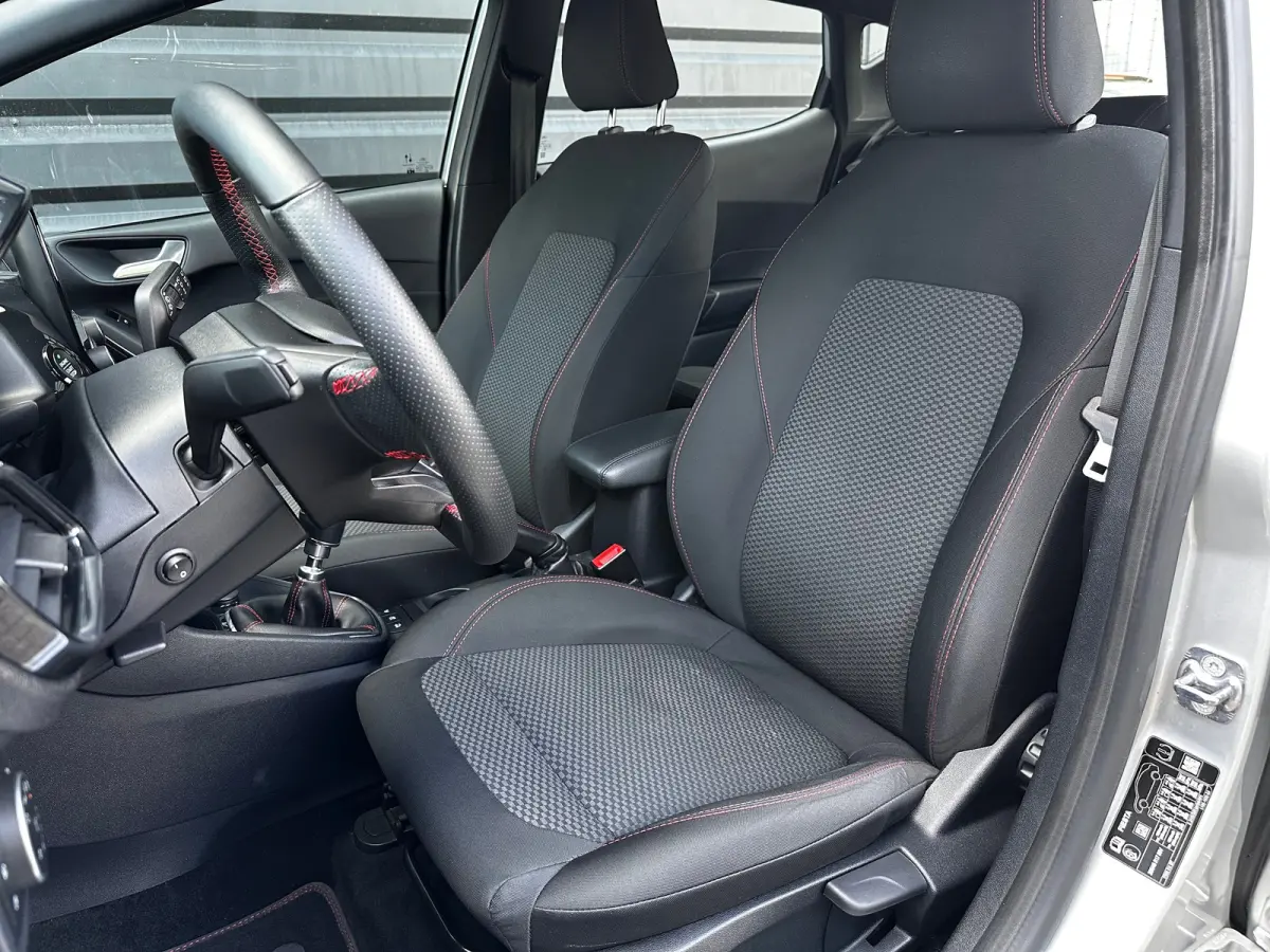 1.0 ST-Line | STUUR, STOEL EN VOORRUITVERWARMING| NAVIGATIE + APPLE CARPLAY/ANDROID AUTO| KEYLESS START| PARKEERSENSOREN| DAB| LED ACHTERLICHTEN|