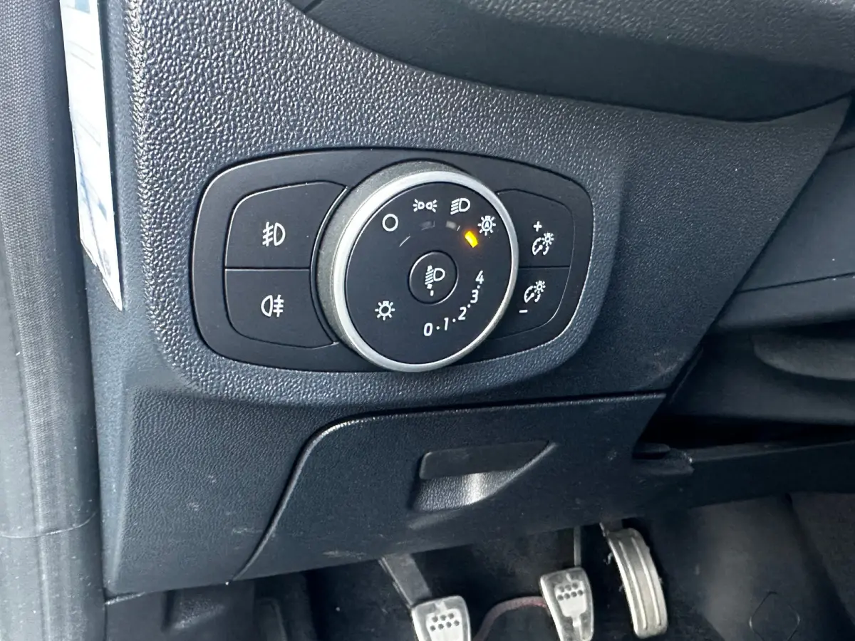 1.0 ST-Line | STUUR, STOEL EN VOORRUITVERWARMING| NAVIGATIE + APPLE CARPLAY/ANDROID AUTO| KEYLESS START| PARKEERSENSOREN| DAB| LED ACHTERLICHTEN|
