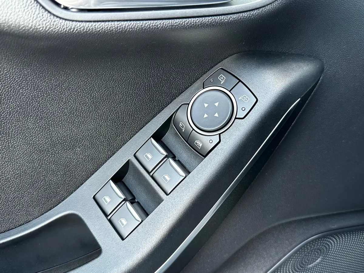 1.0 ST-Line | STUUR, STOEL EN VOORRUITVERWARMING| NAVIGATIE + APPLE CARPLAY/ANDROID AUTO| KEYLESS START| PARKEERSENSOREN| DAB| LED ACHTERLICHTEN|