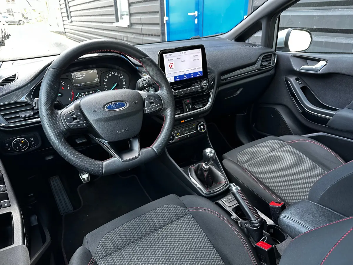 1.0 ST-Line | STUUR, STOEL EN VOORRUITVERWARMING| NAVIGATIE + APPLE CARPLAY/ANDROID AUTO| KEYLESS START| PARKEERSENSOREN| DAB| LED ACHTERLICHTEN|