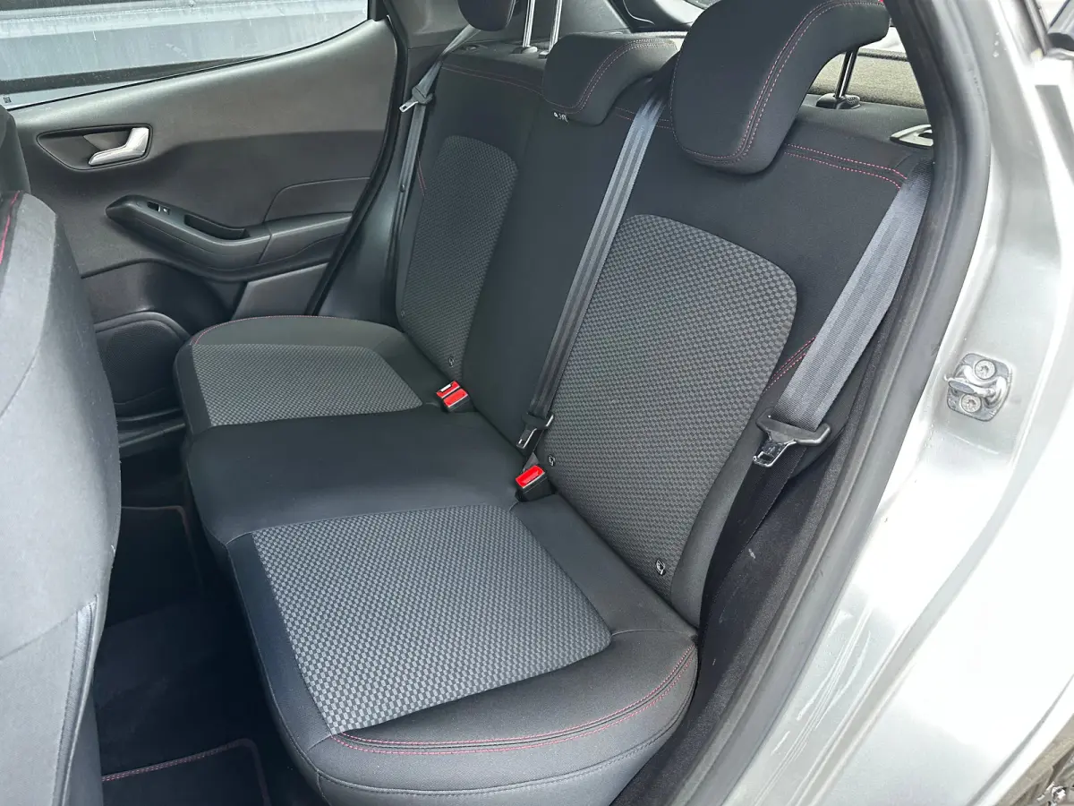 1.0 ST-Line | STUUR, STOEL EN VOORRUITVERWARMING| NAVIGATIE + APPLE CARPLAY/ANDROID AUTO| KEYLESS START| PARKEERSENSOREN| DAB| LED ACHTERLICHTEN|
