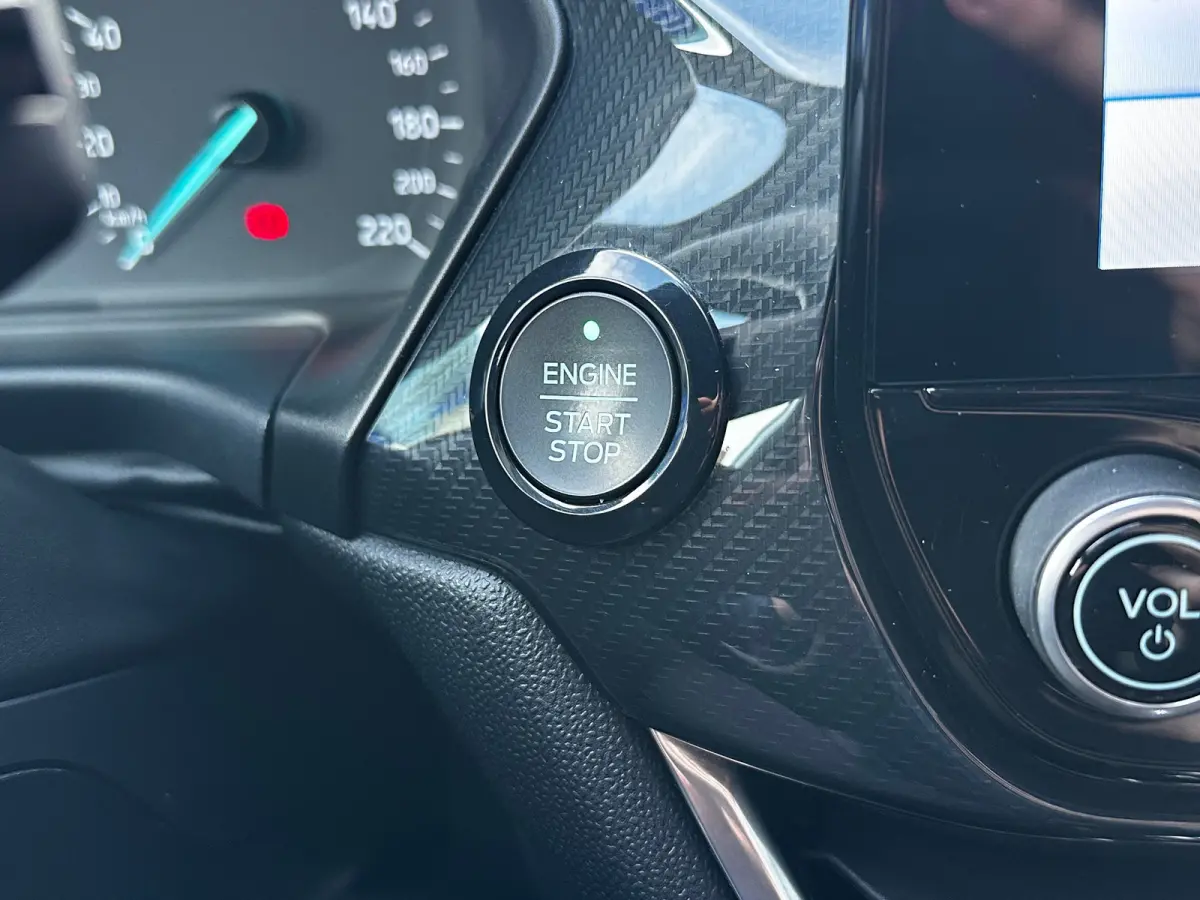 1.0 ST-Line | STUUR, STOEL EN VOORRUITVERWARMING| NAVIGATIE + APPLE CARPLAY/ANDROID AUTO| KEYLESS START| PARKEERSENSOREN| DAB| LED ACHTERLICHTEN|
