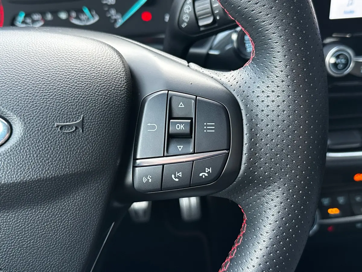 1.0 ST-Line | STUUR, STOEL EN VOORRUITVERWARMING| NAVIGATIE + APPLE CARPLAY/ANDROID AUTO| KEYLESS START| PARKEERSENSOREN| DAB| LED ACHTERLICHTEN|