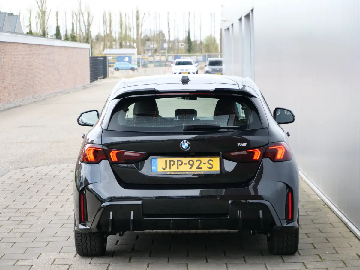 116 automaat 123pk M Sportpakket Pro Stoelverwarming /  Camera / Keyless entry