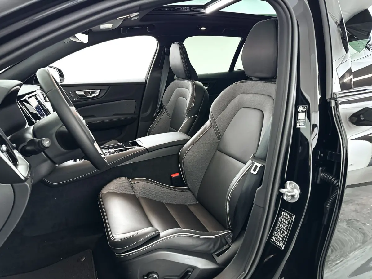 T8 Plug-in hybrid AWD Plus Dark Perf Edition | Panoramadak | 360° camera | Harman Kardon | Head-up Display | Polestar Tune | Stoel- en Stuurverwarming | Trekhaak
