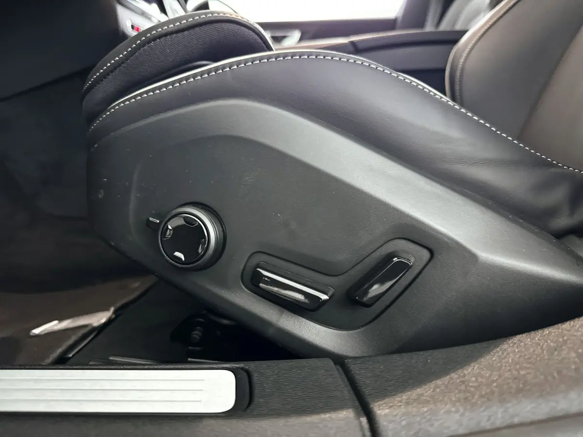 T8 Plug-in hybrid AWD Plus Dark Perf Edition | Panoramadak | 360° camera | Harman Kardon | Head-up Display | Polestar Tune | Stoel- en Stuurverwarming | Trekhaak
