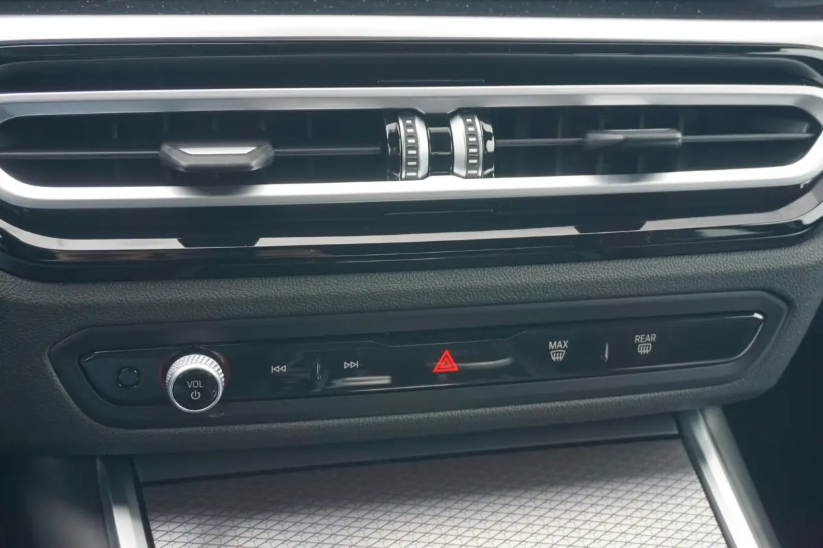 218i Individual Frozen Pure Grey | M Sportpakket | Stuur- en stoelverwarming | Harman Kardon | Innovation Pack | Comfort Pack |