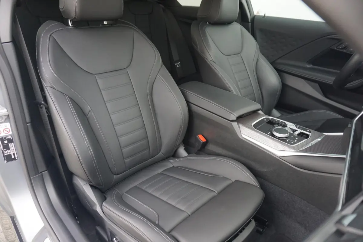 218i Individual Frozen Pure Grey | M Sportpakket | Stuur- en stoelverwarming | Harman Kardon | Innovation Pack | Comfort Pack |