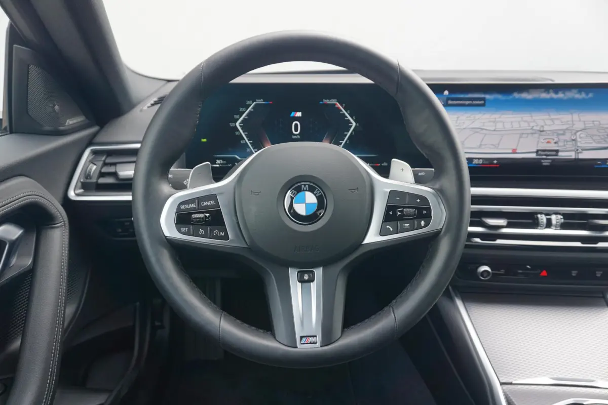 218i Individual Frozen Pure Grey | M Sportpakket | Stuur- en stoelverwarming | Harman Kardon | Innovation Pack | Comfort Pack |