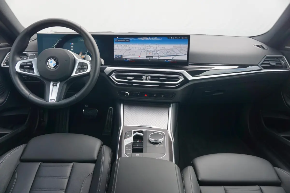 218i Individual Frozen Pure Grey | M Sportpakket | Stuur- en stoelverwarming | Harman Kardon | Innovation Pack | Comfort Pack |