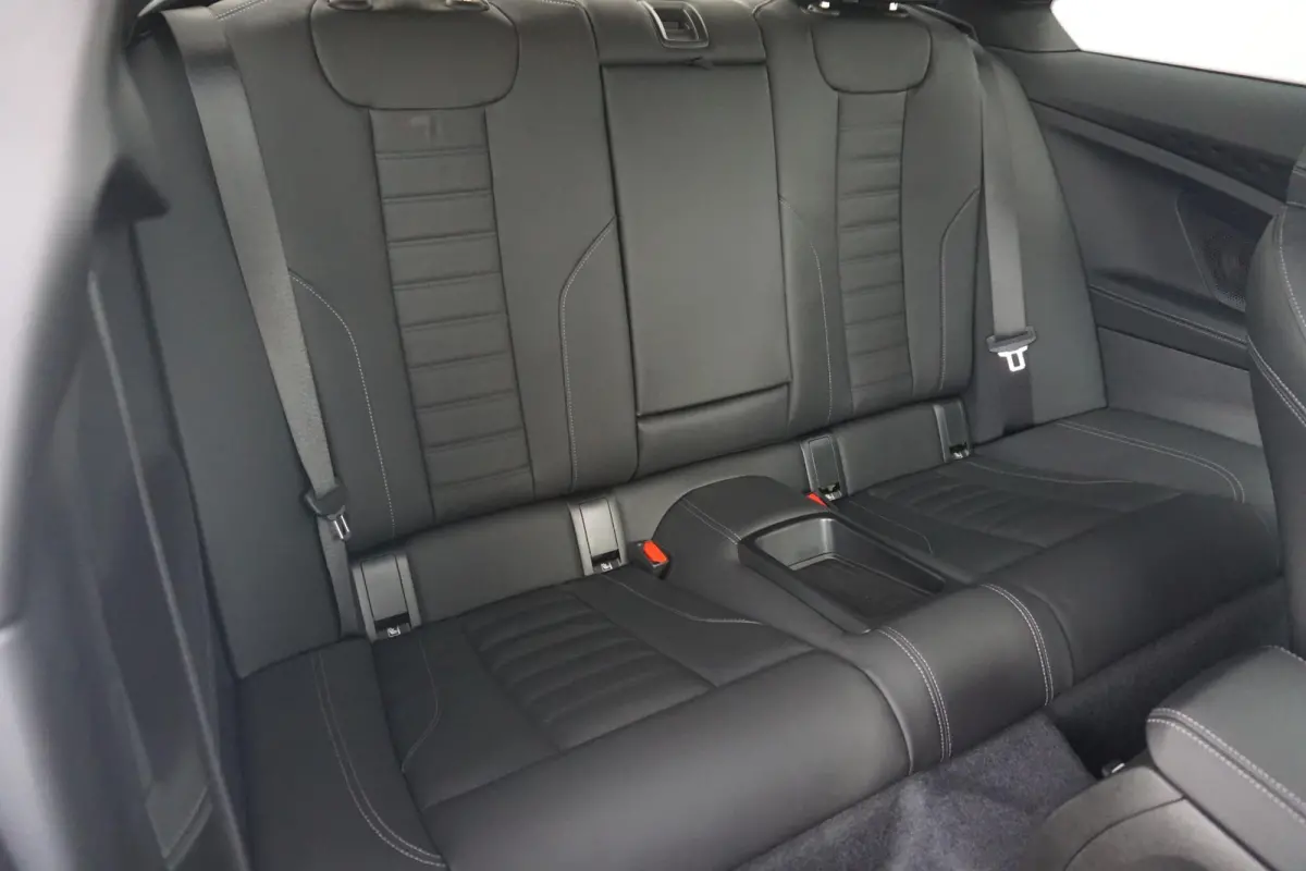 218i Individual Frozen Pure Grey | M Sportpakket | Stuur- en stoelverwarming | Harman Kardon | Innovation Pack | Comfort Pack |