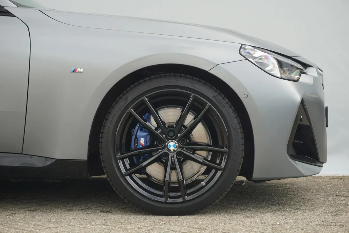 218i Individual Frozen Pure Grey | M Sportpakket | Stuur- en stoelverwarming | Harman Kardon | Innovation Pack | Comfort Pack |