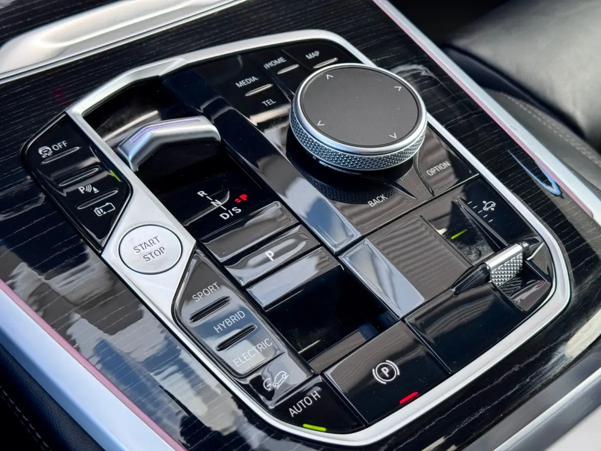 XDrive50e Skylounge/H&K/360/Memory/Laser
