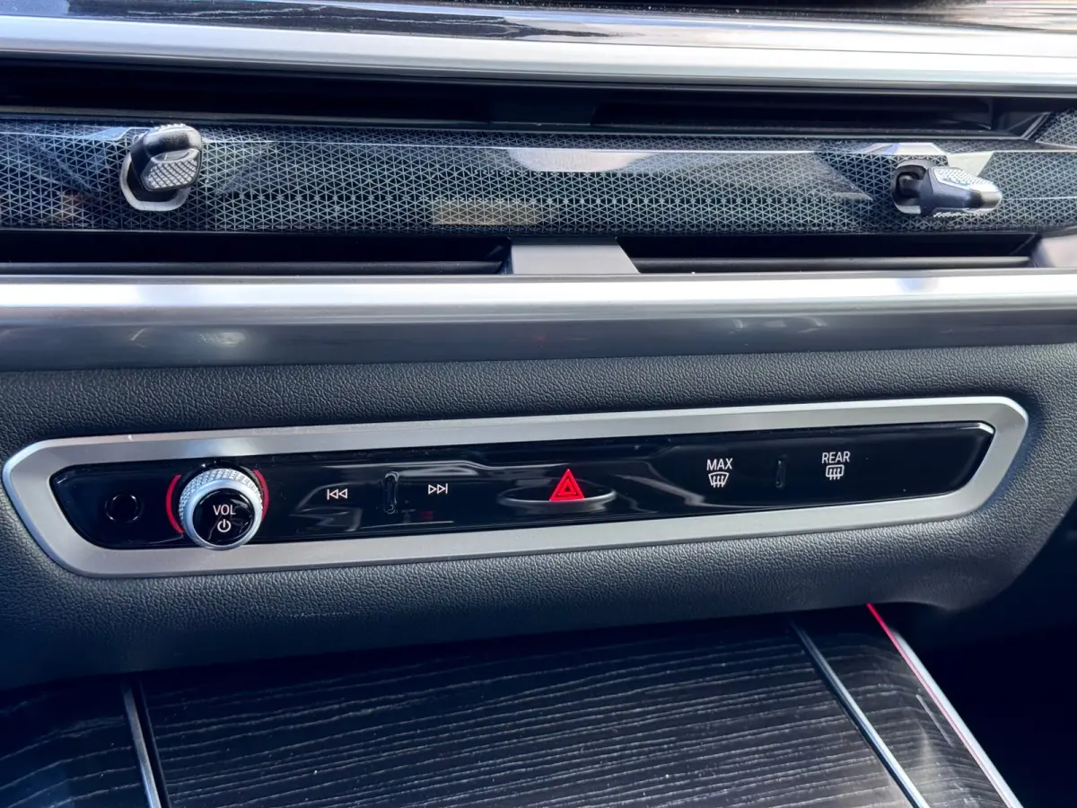 XDrive50e Skylounge/H&K/360/Memory/Laser