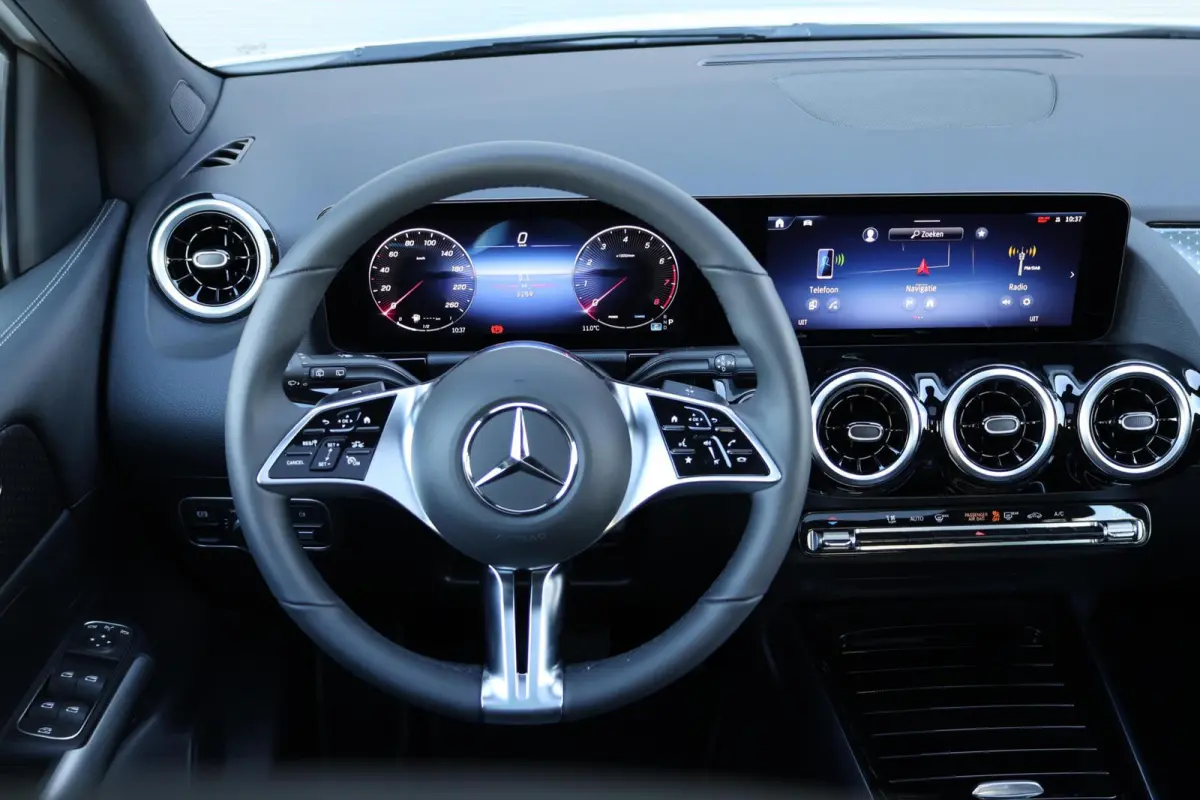 200 Luxury Line / Panoramadak / Stuurwielverwarming / Stoelverwarming
