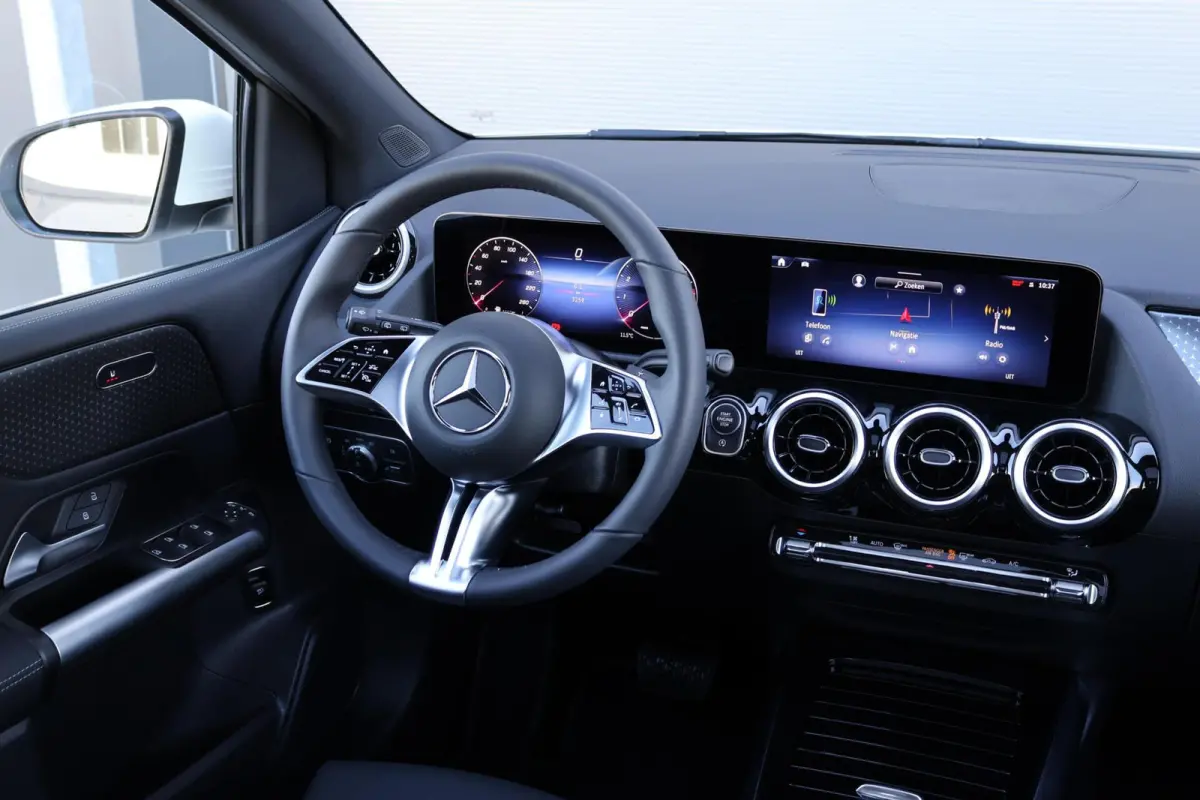 200 Luxury Line / Panoramadak / Stuurwielverwarming / Stoelverwarming
