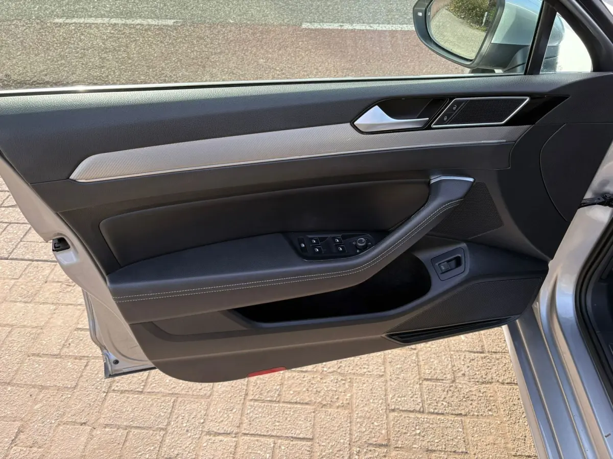 1.5 TSI Highline R-LINE LEER,MASSAGE,CAMERA,AUTOMAAR,NIEUW-APK