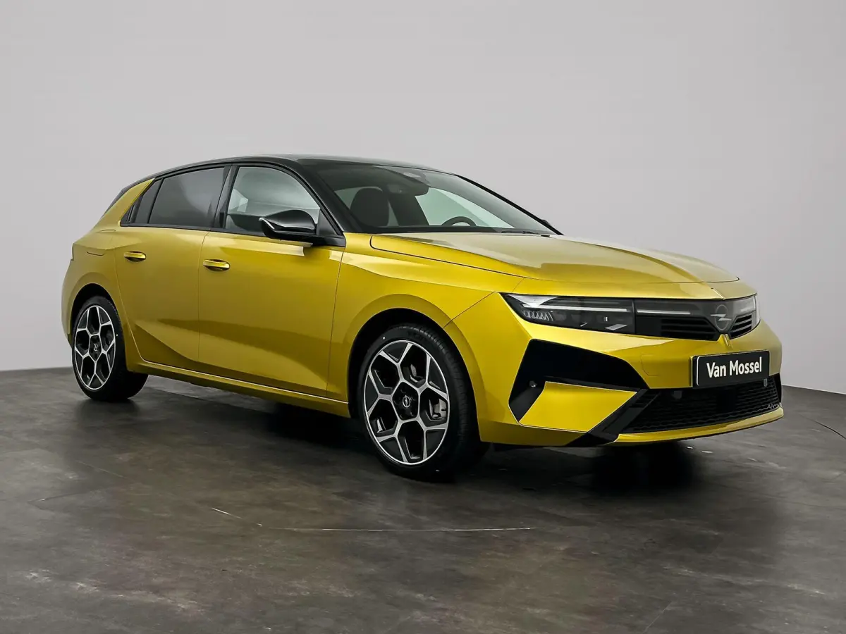 1.6 Turbo Plug In Hybrid Ultimate NEW ASTRA | DEMONSTRATIEMODEL | Panodak | Suede Bekleding | Camera | Stoel & Stuurverwarming | PDC | LMV | Tot 8 Jaar Speciale Garantie!
