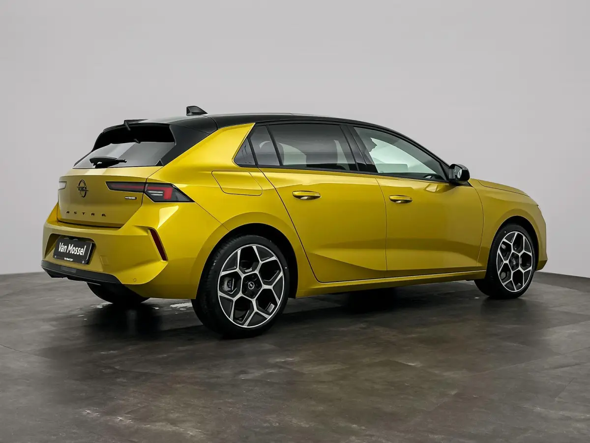 1.6 Turbo Plug In Hybrid Ultimate NEW ASTRA | DEMONSTRATIEMODEL | Panodak | Suede Bekleding | Camera | Stoel & Stuurverwarming | PDC | LMV | Tot 8 Jaar Speciale Garantie!