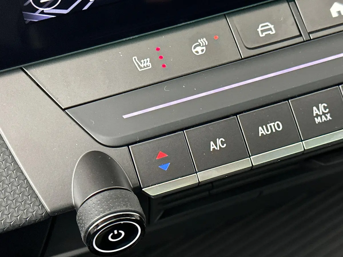 1.6 Turbo Plug In Hybrid Ultimate NEW ASTRA | DEMONSTRATIEMODEL | Panodak | Suede Bekleding | Camera | Stoel & Stuurverwarming | PDC | LMV | Tot 8 Jaar Speciale Garantie!