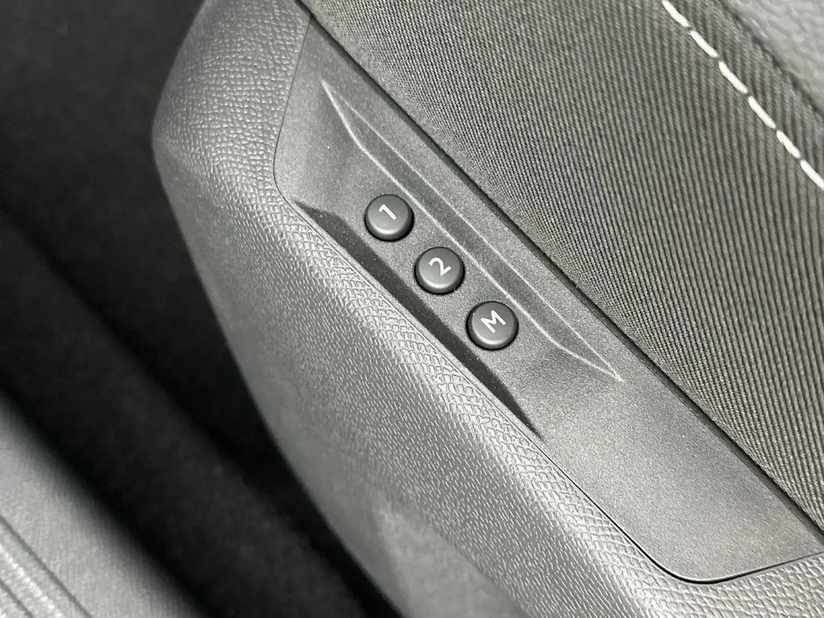 1.6 Turbo Plug In Hybrid Ultimate NEW ASTRA | DEMONSTRATIEMODEL | Panodak | Suede Bekleding | Camera | Stoel & Stuurverwarming | PDC | LMV | Tot 8 Jaar Speciale Garantie!