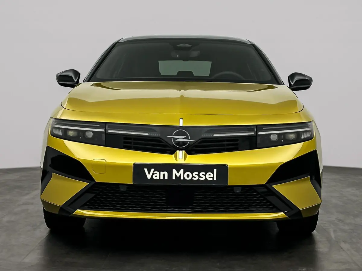1.6 Turbo Plug In Hybrid Ultimate NEW ASTRA | DEMONSTRATIEMODEL | Panodak | Suede Bekleding | Camera | Stoel & Stuurverwarming | PDC | LMV | Tot 8 Jaar Speciale Garantie!