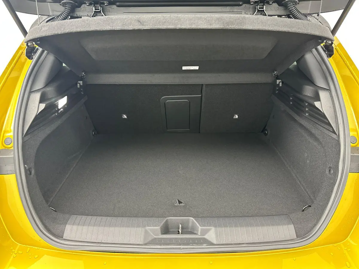 1.6 Turbo Plug In Hybrid Ultimate NEW ASTRA | DEMONSTRATIEMODEL | Panodak | Suede Bekleding | Camera | Stoel & Stuurverwarming | PDC | LMV | Tot 8 Jaar Speciale Garantie!