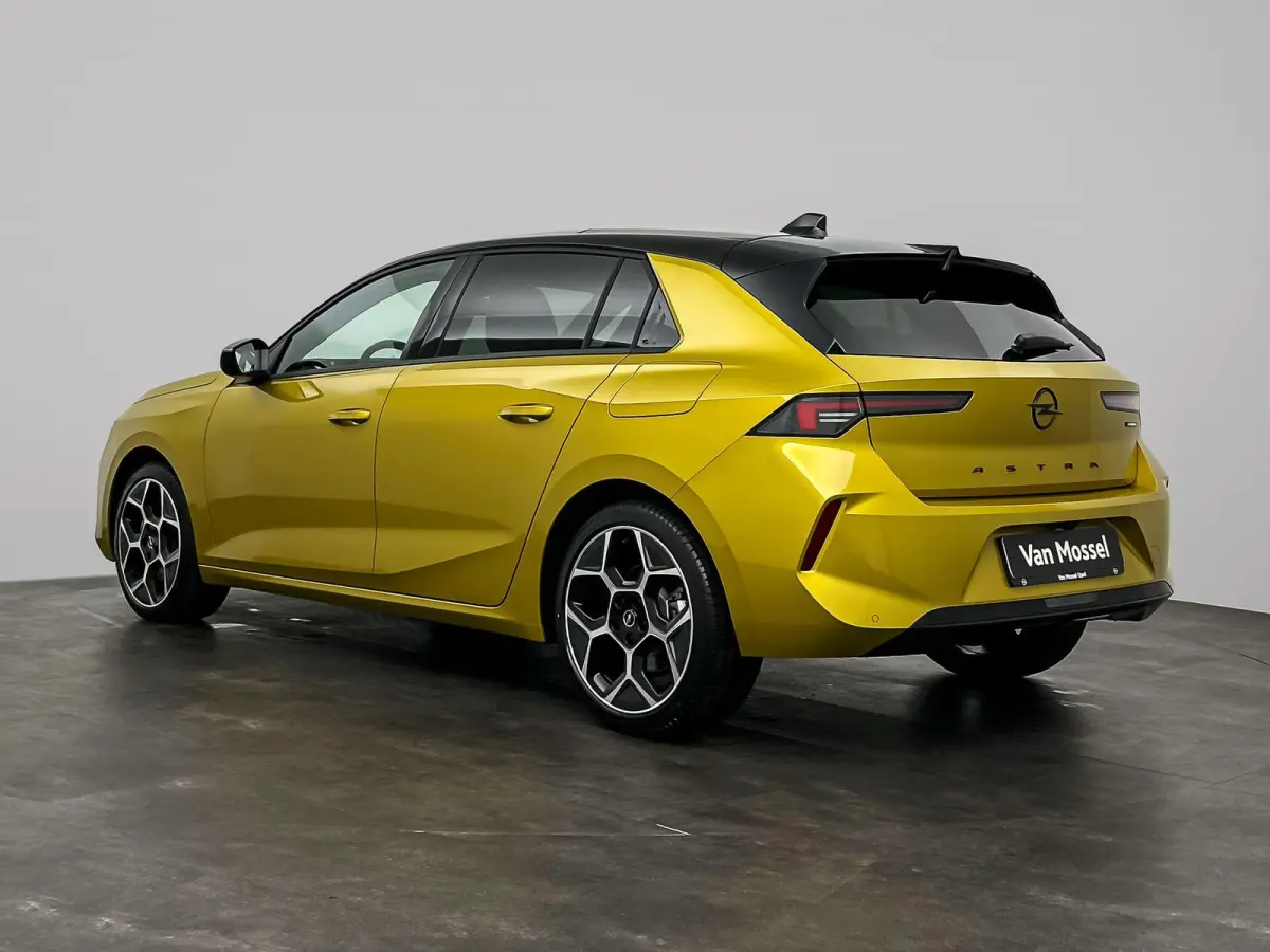 1.6 Turbo Plug In Hybrid Ultimate NEW ASTRA | DEMONSTRATIEMODEL | Panodak | Suede Bekleding | Camera | Stoel & Stuurverwarming | PDC | LMV | Tot 8 Jaar Speciale Garantie!