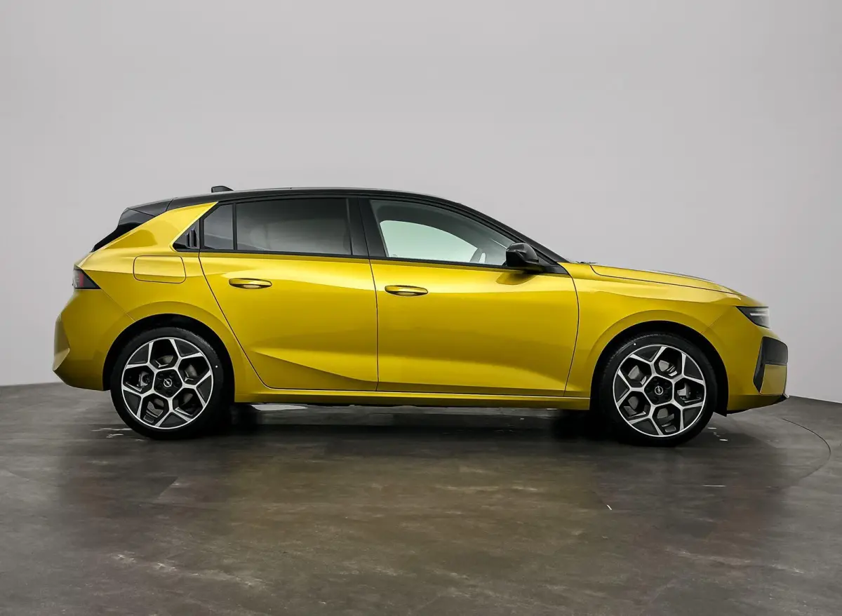 1.6 Turbo Plug In Hybrid Ultimate NEW ASTRA | DEMONSTRATIEMODEL | Panodak | Suede Bekleding | Camera | Stoel & Stuurverwarming | PDC | LMV | Tot 8 Jaar Speciale Garantie!