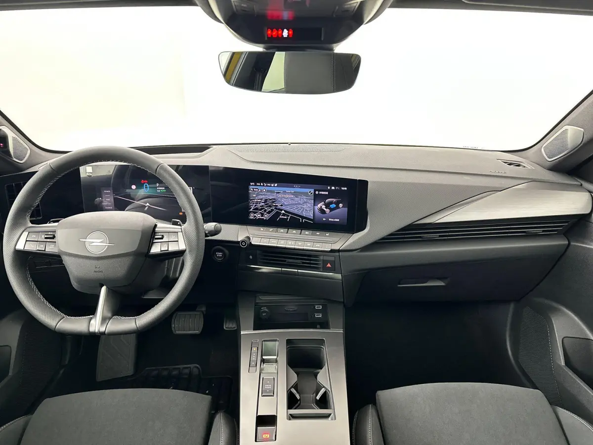 1.6 Turbo Plug In Hybrid Ultimate NEW ASTRA | DEMONSTRATIEMODEL | Panodak | Suede Bekleding | Camera | Stoel & Stuurverwarming | PDC | LMV | Tot 8 Jaar Speciale Garantie!