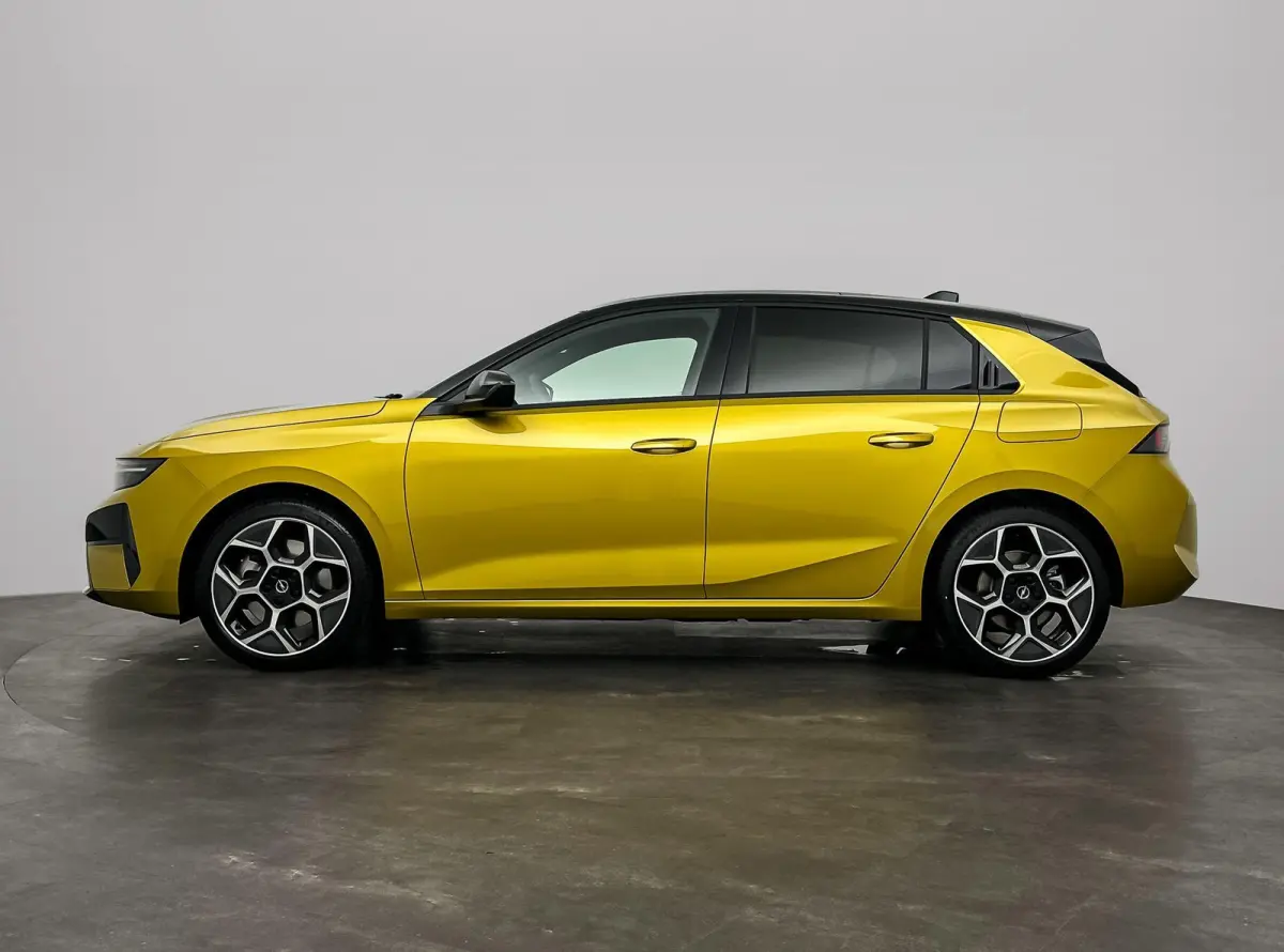 1.6 Turbo Plug In Hybrid Ultimate NEW ASTRA | DEMONSTRATIEMODEL | Panodak | Suede Bekleding | Camera | Stoel & Stuurverwarming | PDC | LMV | Tot 8 Jaar Speciale Garantie!
