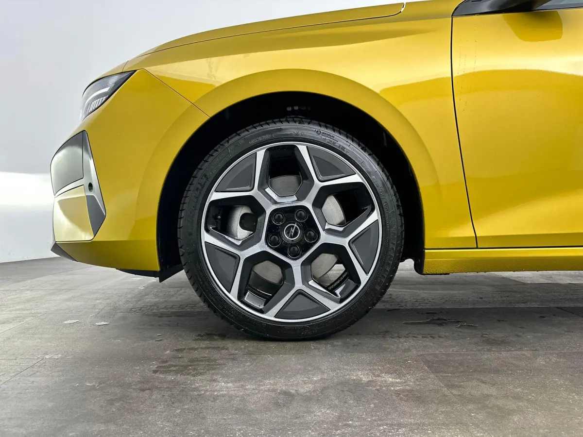 1.6 Turbo Plug In Hybrid Ultimate NEW ASTRA | DEMONSTRATIEMODEL | Panodak | Suede Bekleding | Camera | Stoel & Stuurverwarming | PDC | LMV | Tot 8 Jaar Speciale Garantie!
