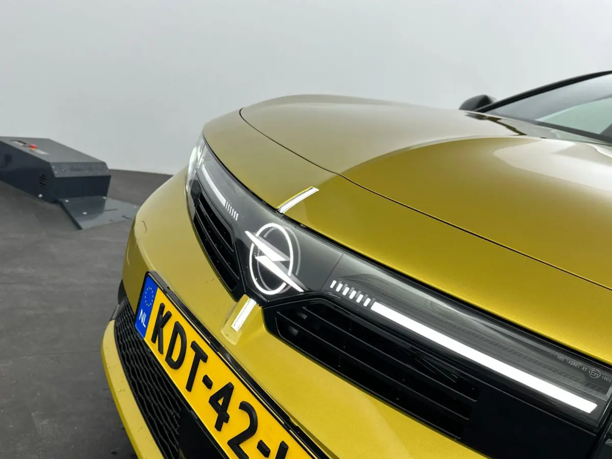 1.6 Turbo Plug In Hybrid Ultimate NEW ASTRA | DEMONSTRATIEMODEL | Panodak | Suede Bekleding | Camera | Stoel & Stuurverwarming | PDC | LMV | Tot 8 Jaar Speciale Garantie!