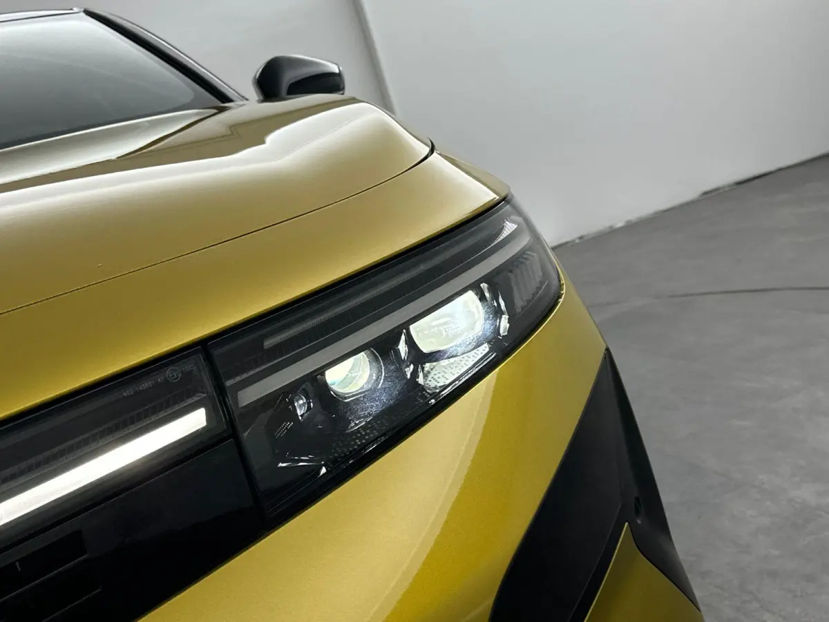 1.6 Turbo Plug In Hybrid Ultimate NEW ASTRA | DEMONSTRATIEMODEL | Panodak | Suede Bekleding | Camera | Stoel & Stuurverwarming | PDC | LMV | Tot 8 Jaar Speciale Garantie!