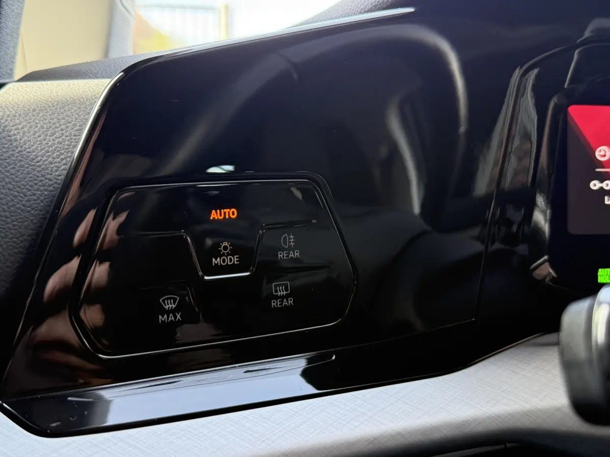 1.0 TSI Life | Carplay | ACC | Draadloze lader