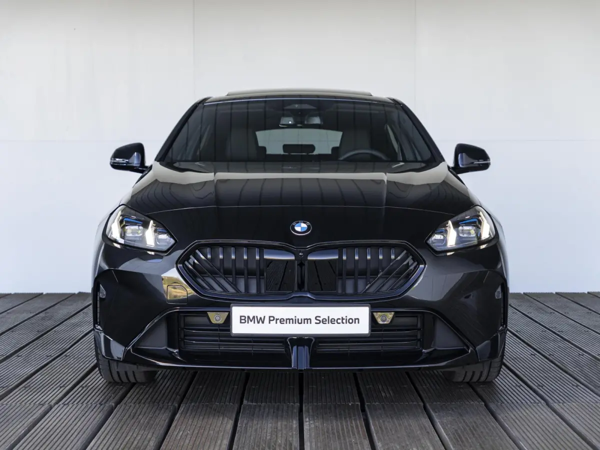 120 | 	M Sportpakket Pro | Premium Pack | Stuurwielrand verwarmd | Comfort Access | Achteruitrijcamera | Panoramadak | Stoelverwarming | Harman-Kardon | 19''