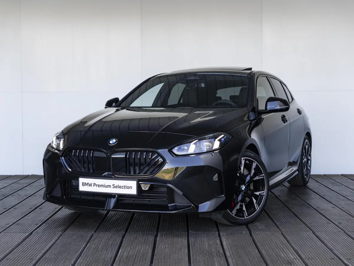 120 | 	M Sportpakket Pro | Premium Pack | Stuurwielrand verwarmd | Comfort Access | Achteruitrijcamera | Panoramadak | Stoelverwarming | Harman-Kardon | 19''