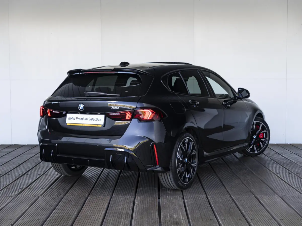 120 | 	M Sportpakket Pro | Premium Pack | Stuurwielrand verwarmd | Comfort Access | Achteruitrijcamera | Panoramadak | Stoelverwarming | Harman-Kardon | 19''