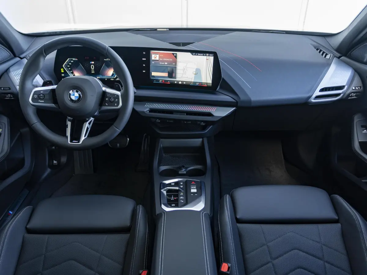 120 | 	M Sportpakket Pro | Premium Pack | Stuurwielrand verwarmd | Comfort Access | Achteruitrijcamera | Panoramadak | Stoelverwarming | Harman-Kardon | 19''