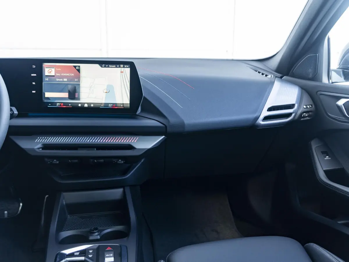 120 | 	M Sportpakket Pro | Premium Pack | Stuurwielrand verwarmd | Comfort Access | Achteruitrijcamera | Panoramadak | Stoelverwarming | Harman-Kardon | 19''