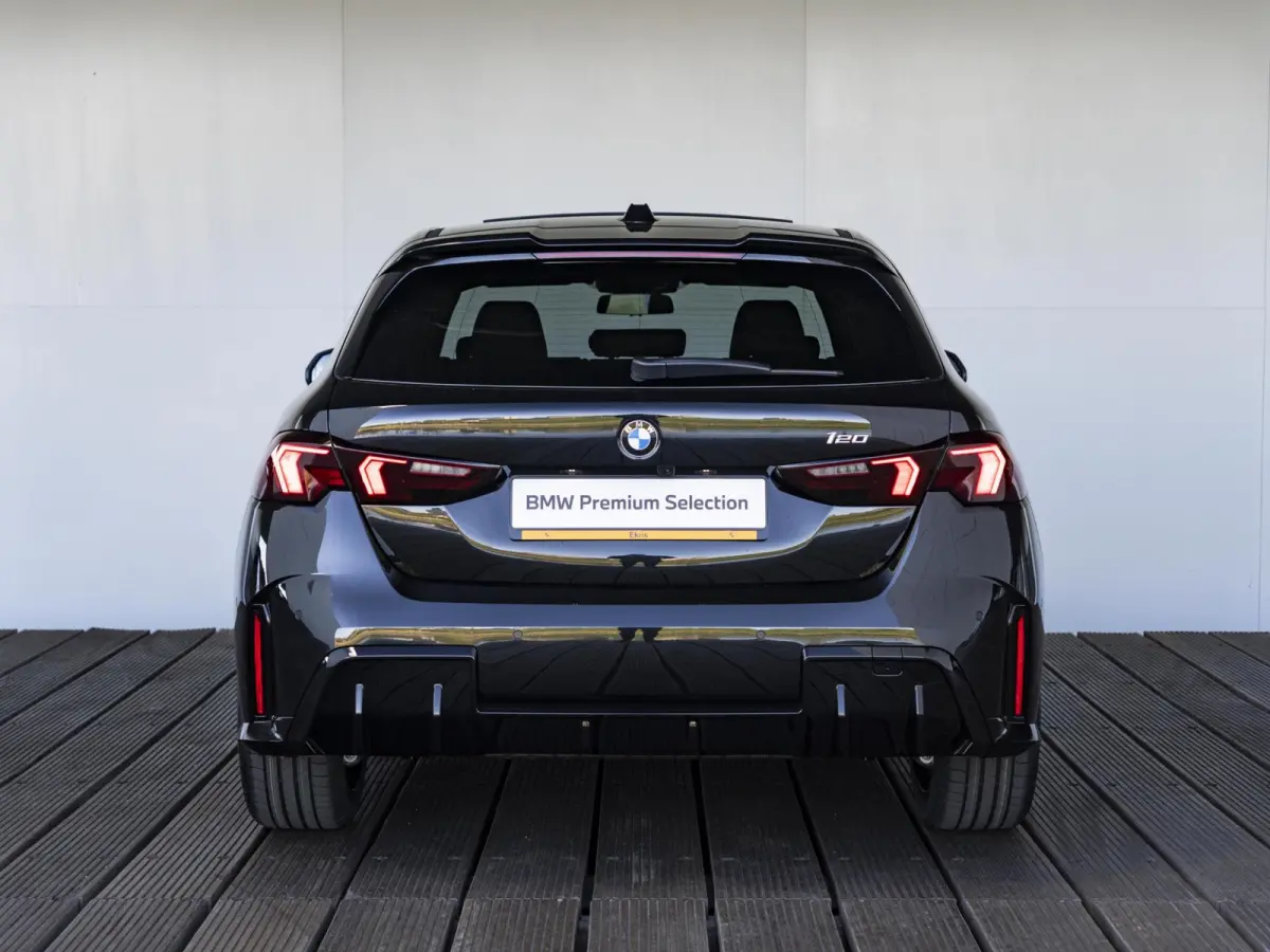 120 | 	M Sportpakket Pro | Premium Pack | Stuurwielrand verwarmd | Comfort Access | Achteruitrijcamera | Panoramadak | Stoelverwarming | Harman-Kardon | 19''