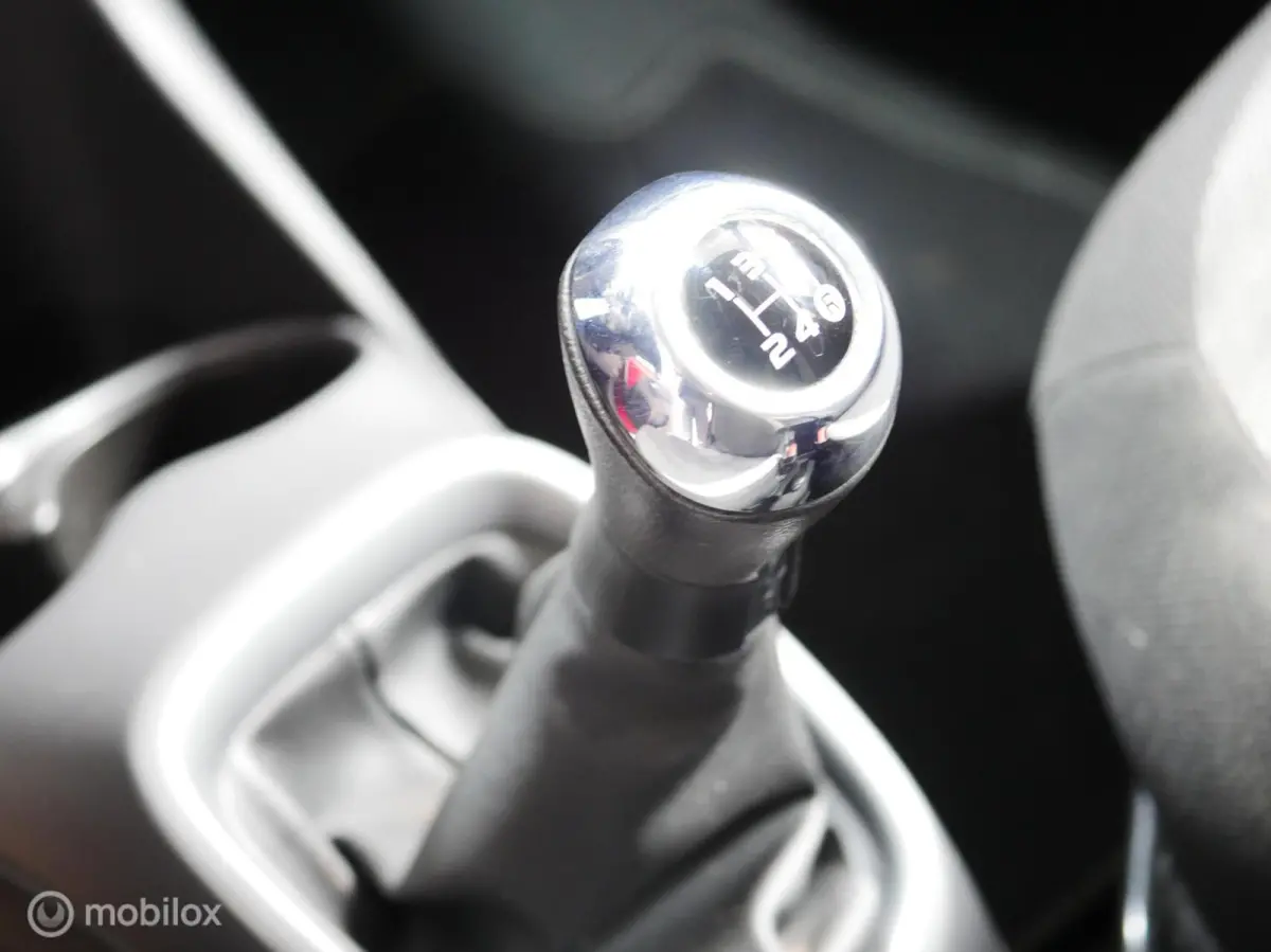 1.0 VVT-i x-play | Carplay | Airco | Navi | APK
