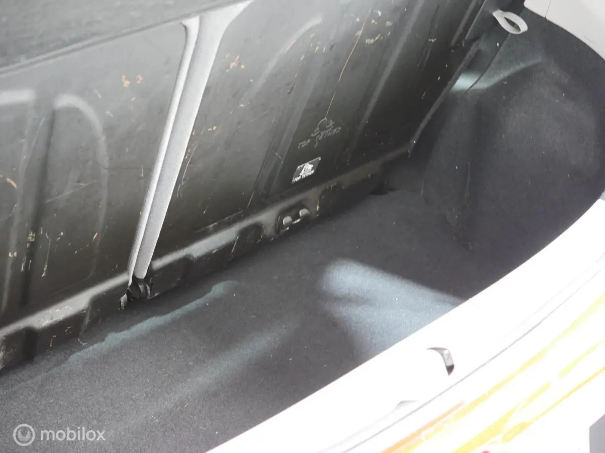 1.0 VVT-i x-play | Carplay | Airco | Navi | APK