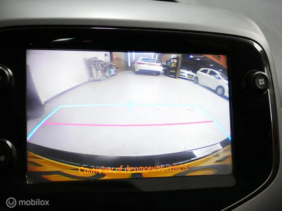 1.0 VVT-i x-play | Carplay | Airco | Navi | APK