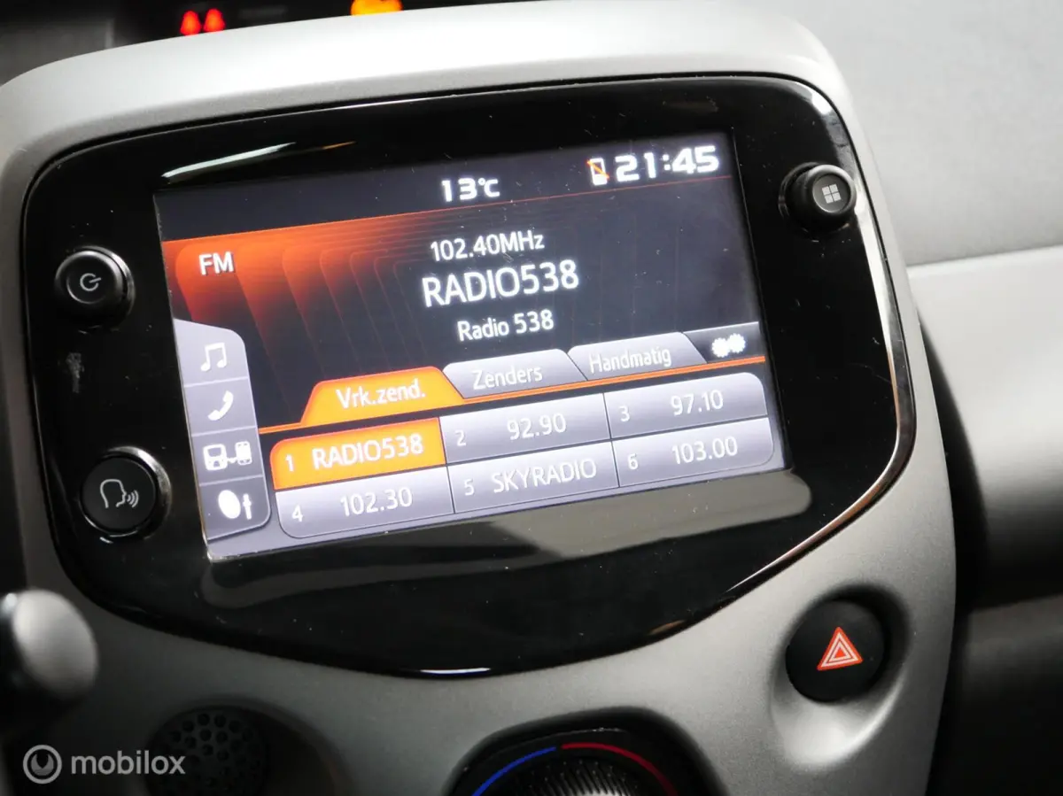 1.0 VVT-i x-play | Carplay | Airco | Navi | APK