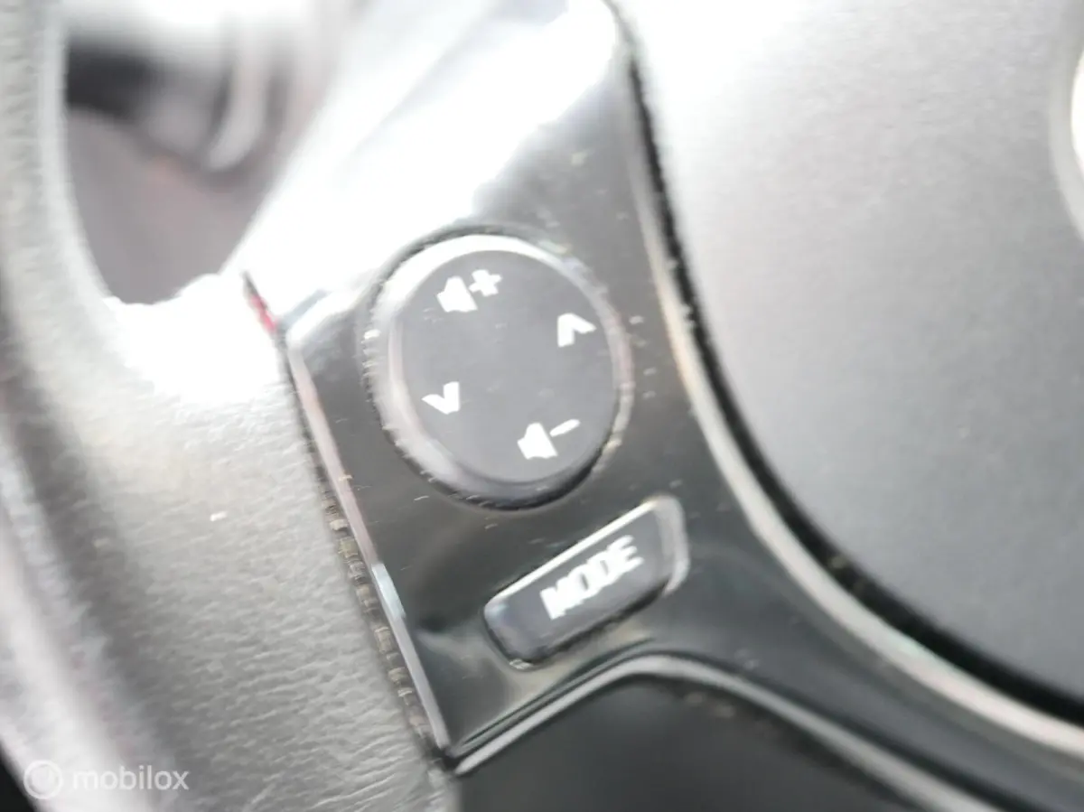 1.0 VVT-i x-play | Carplay | Airco | Navi | APK